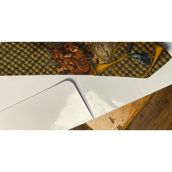 Bill Blass Country Tie den of foxes and horn 100 silk - Picture 2 of 6